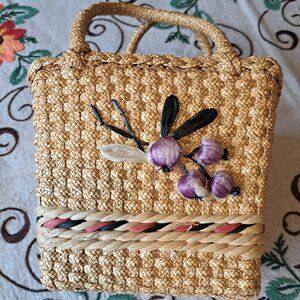 Vintage beautifully weaved rectangular 2 handled basket.